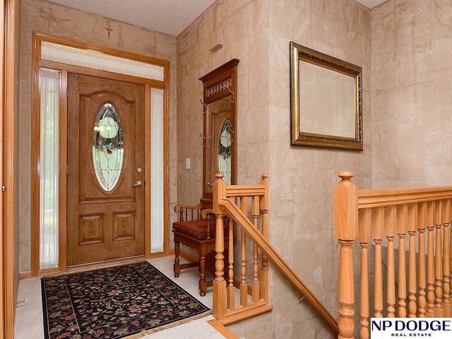 909 Killarney Drive, Papillion, NE 68046