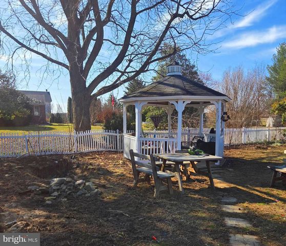 212 BARCROFT RD, York, PA 17406