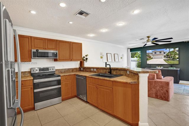 11953 Donlin Dr, Wellington, FL 33414