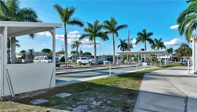 216 Captains WALK, North Fort Myers, FL 33917