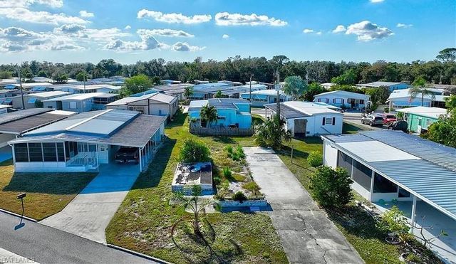 216 Captains WALK, North Fort Myers, FL 33917