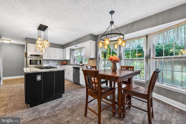 3 SHANNON WAY, Flemington, NJ 08822