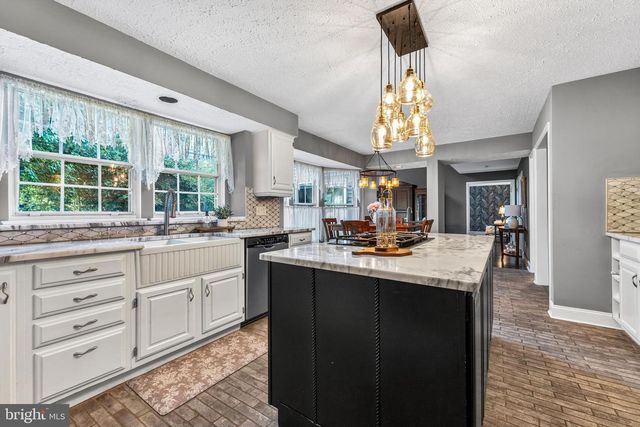 3 SHANNON WAY, Flemington, NJ 08822