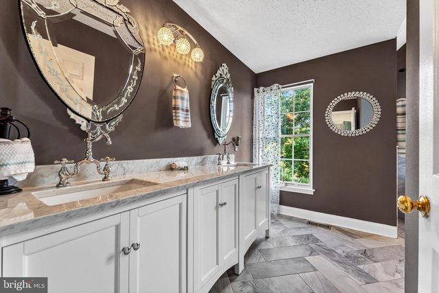 3 SHANNON WAY, Flemington, NJ 08822