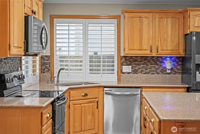 3918 Norpoint Way NE, Tacoma, WA 98422
