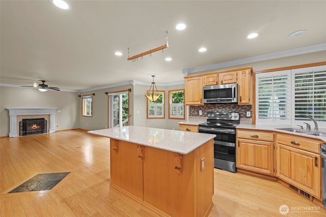 3918 Norpoint Way NE, Tacoma, WA 98422