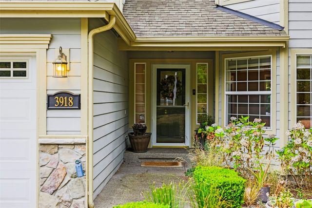 3918 Norpoint Way NE, Tacoma, WA 98422