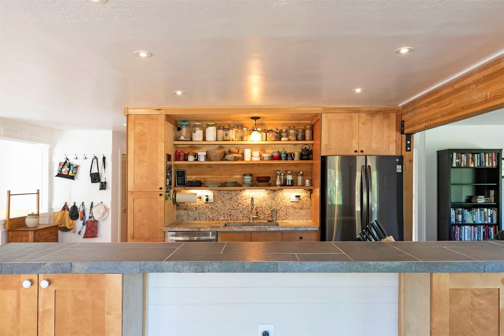 821 Fred Burr Road, Victor, MT 59875 photo 11