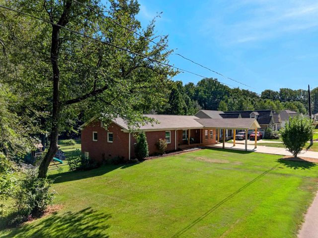 222 Woodland Avenue, Inman, SC 29349