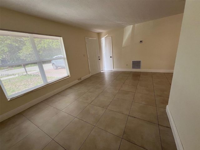 20431 NW 46th Ave, Miami Gardens, FL 33055