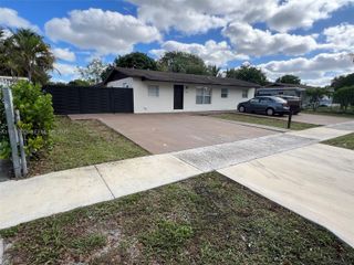 20431 NW 46th Ave, Miami Gardens, FL 33055
