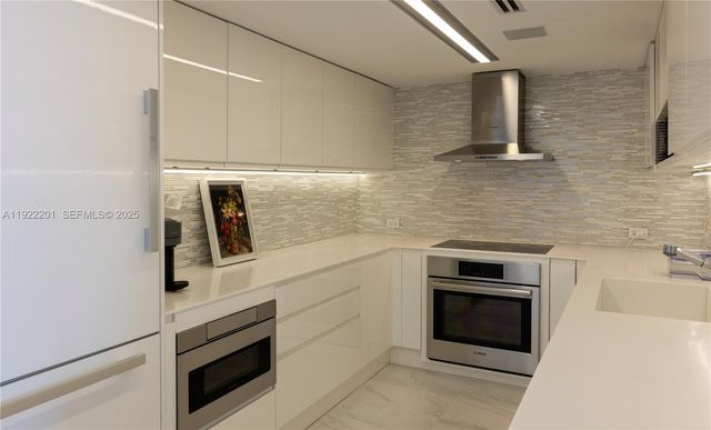 11 Island Ave PH6, Miami Beach, FL 33139