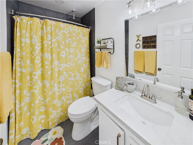 27 Tangerine, Irvine, CA 92618