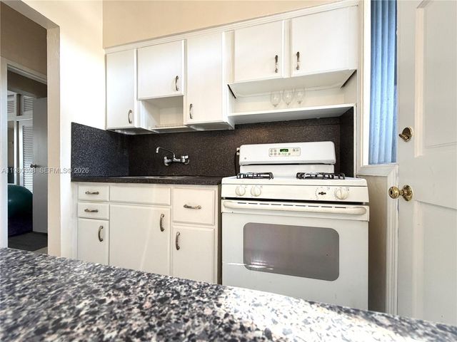 4710 Pine Tree Dr 32, Miami Beach, FL 33140