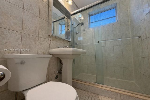 4710 Pine Tree Dr 32, Miami Beach, FL 33140