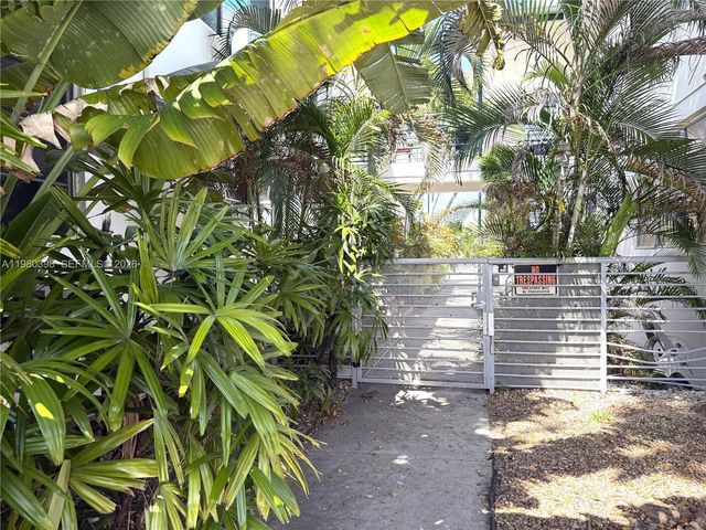 4710 Pine Tree Dr 32, Miami Beach, FL 33140