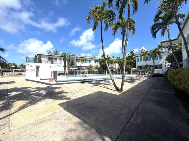4710 Pine Tree Dr 32, Miami Beach, FL 33140