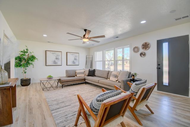 514 Villa Verde Drive SE, Rio Rancho, NM 87124