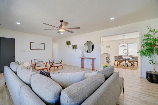 514 Villa Verde Drive SE, Rio Rancho, NM 87124