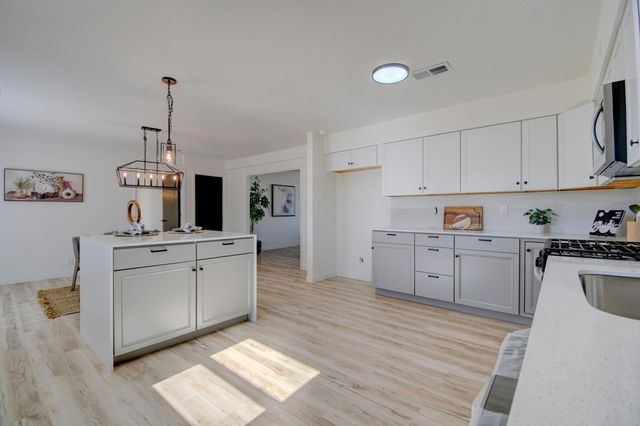 514 Villa Verde Drive SE, Rio Rancho, NM 87124