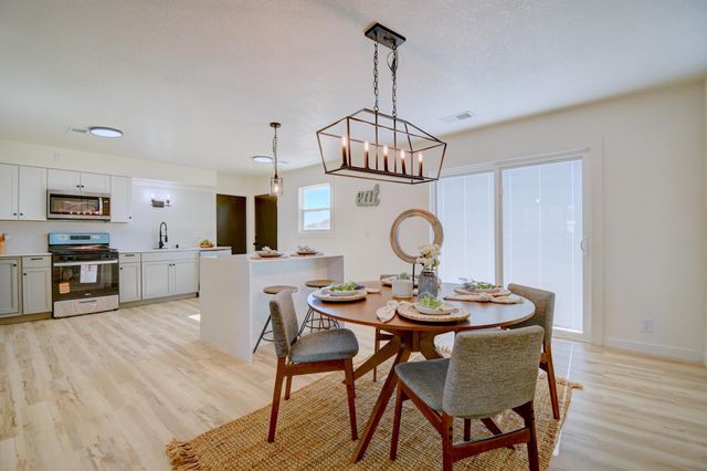 514 Villa Verde Drive SE, Rio Rancho, NM 87124