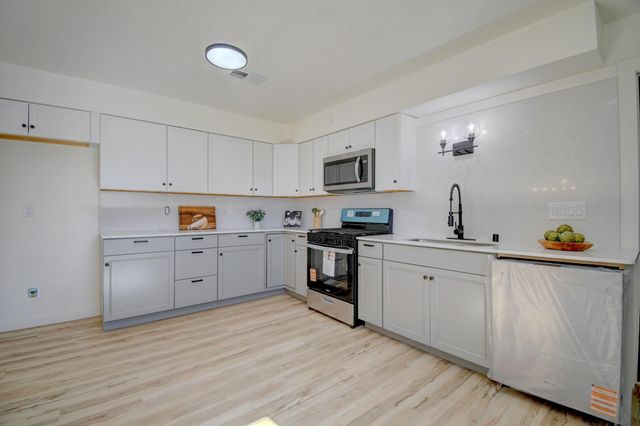 514 Villa Verde Drive SE, Rio Rancho, NM 87124