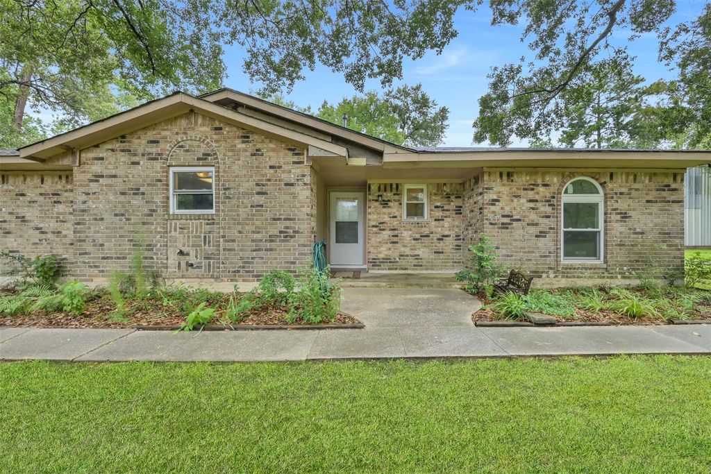 504 Catfish Lane, Conroe, TX 77384