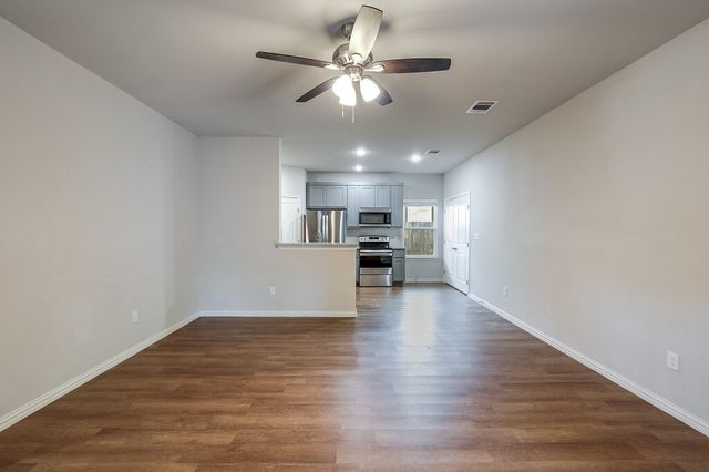 370 S Pecan Street, Milford, TX 76670