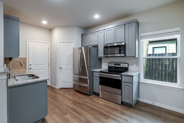 370 S Pecan Street, Milford, TX 76670