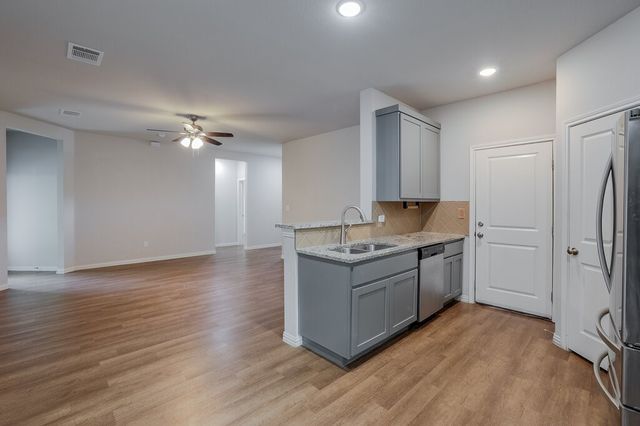 370 S Pecan Street, Milford, TX 76670