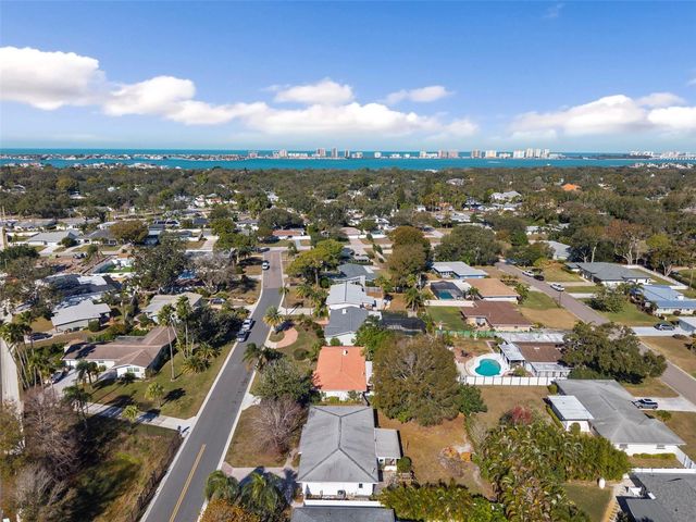 610 PALM AVENUE, Belleair, FL 33756