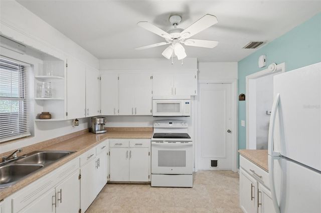 610 PALM AVENUE, Belleair, FL 33756