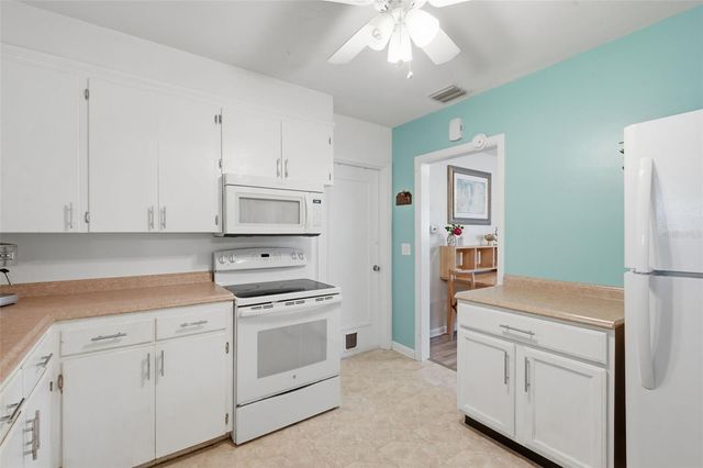 610 PALM AVENUE, Belleair, FL 33756