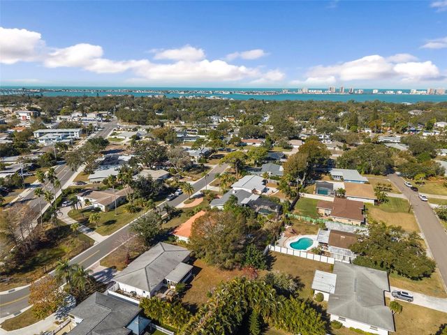 610 PALM AVENUE, Belleair, FL 33756