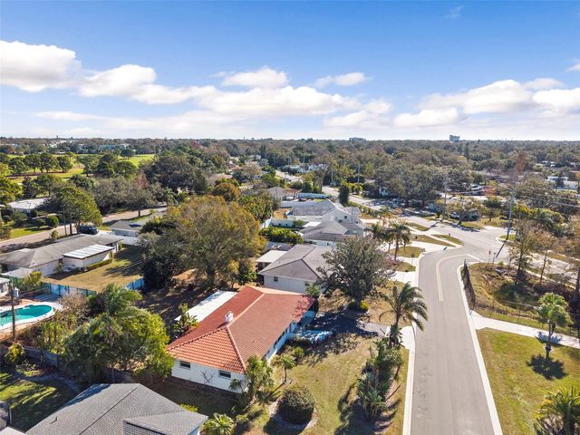 610 PALM AVENUE, Belleair, FL 33756