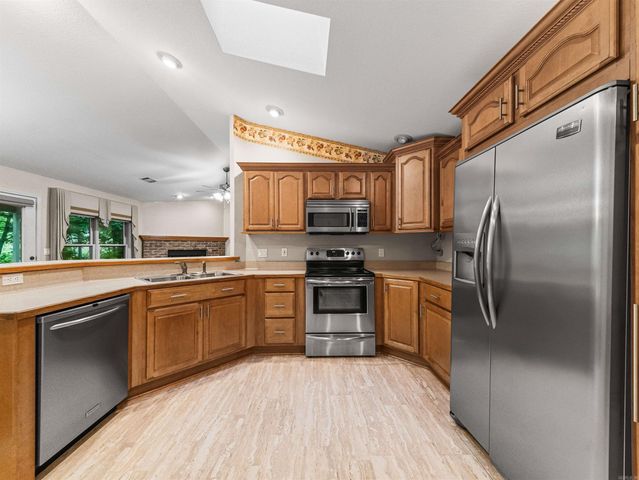 27 Burgos Way, Hot Springs Village, AR 71909