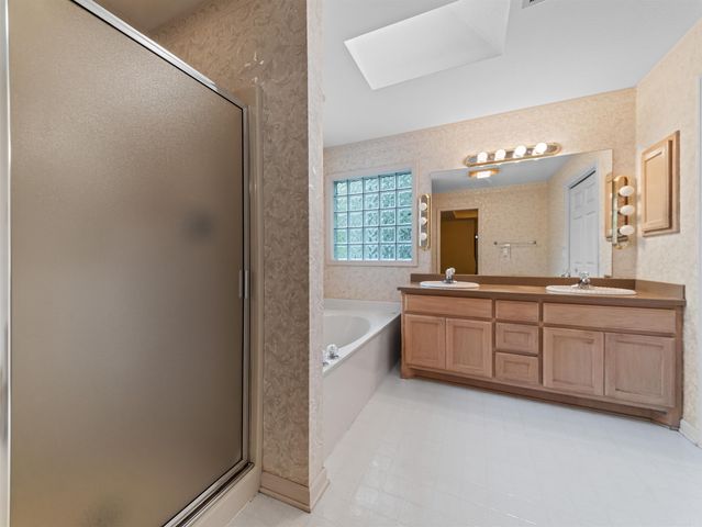 27 Burgos Way, Hot Springs Village, AR 71909