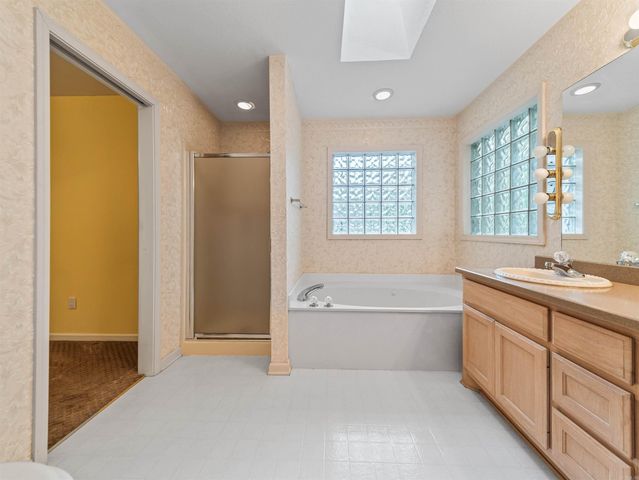 27 Burgos Way, Hot Springs Village, AR 71909