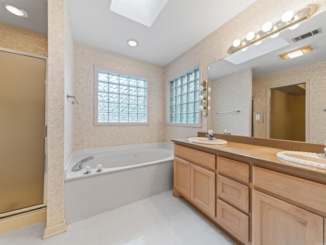 27 Burgos Way, Hot Springs Village, AR 71909