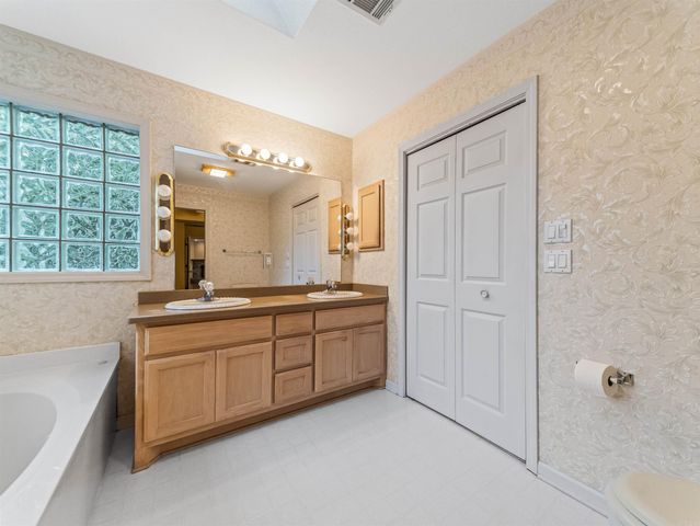 27 Burgos Way, Hot Springs Village, AR 71909