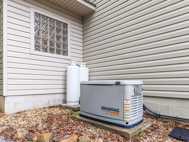 27 Burgos Way, Hot Springs Village, AR 71909