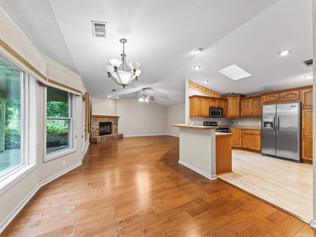 27 Burgos Way, Hot Springs Village, AR 71909