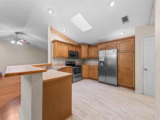 27 Burgos Way, Hot Springs Village, AR 71909