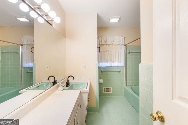 2661 The Fontainebleau SW, Atlanta, GA 30331