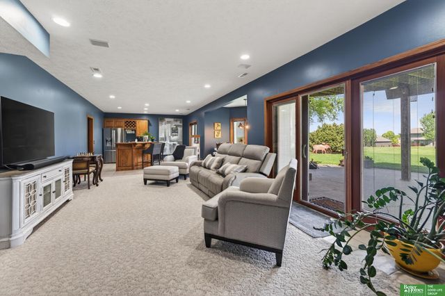 10209 S 177th Street, Omaha, NE 68136