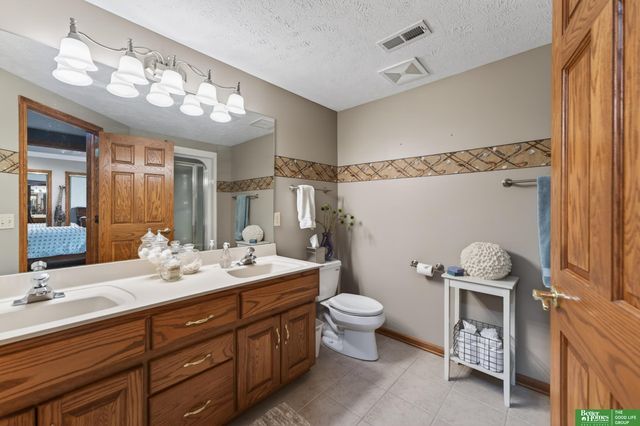 10209 S 177th Street, Omaha, NE 68136