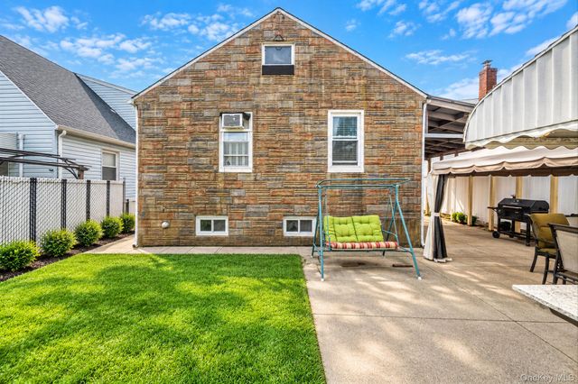 5 Park Place, Valley Stream, NY 11580