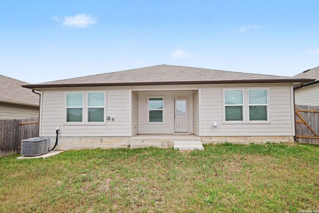 817 Pronghorn Trail, Seguin, TX 78155