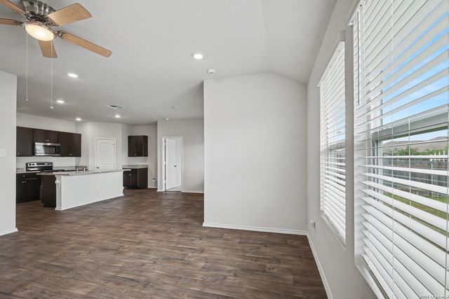 817 Pronghorn Trail, Seguin, TX 78155