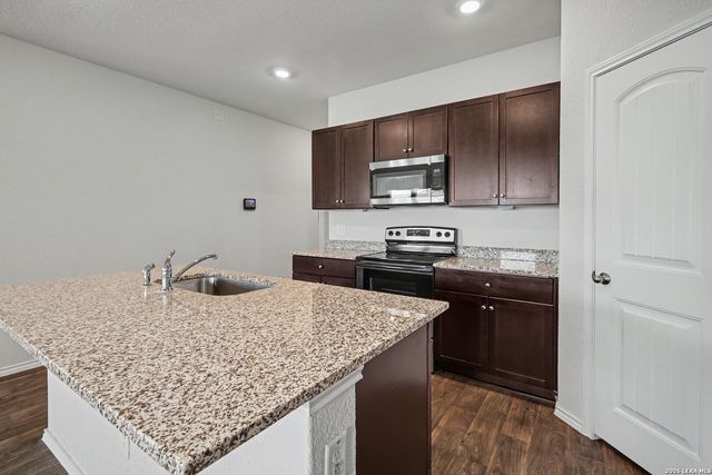 817 Pronghorn Trail, Seguin, TX 78155